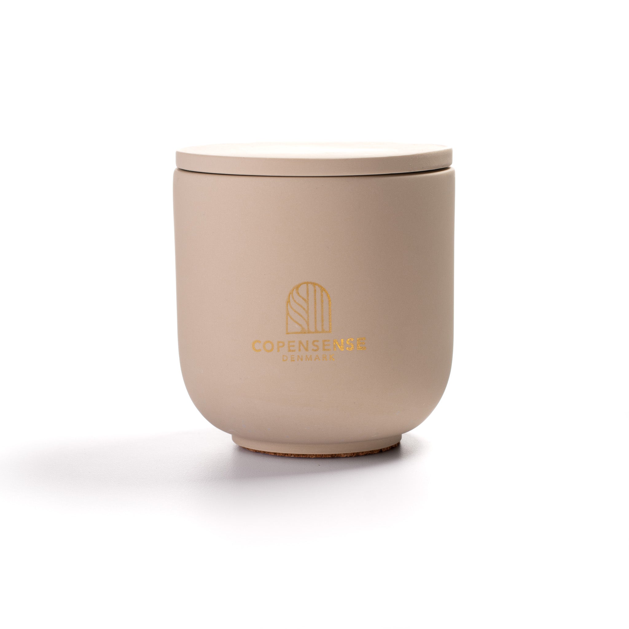 Shoreline Memory Scented Candle in Fjord Sand Handmadejar. Notes of eucalyptus and vanilla. 270g, 70h burn time.